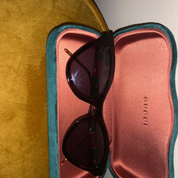 Gucci Women’s Cat Eye Sunglasses - Picture 7 of 13